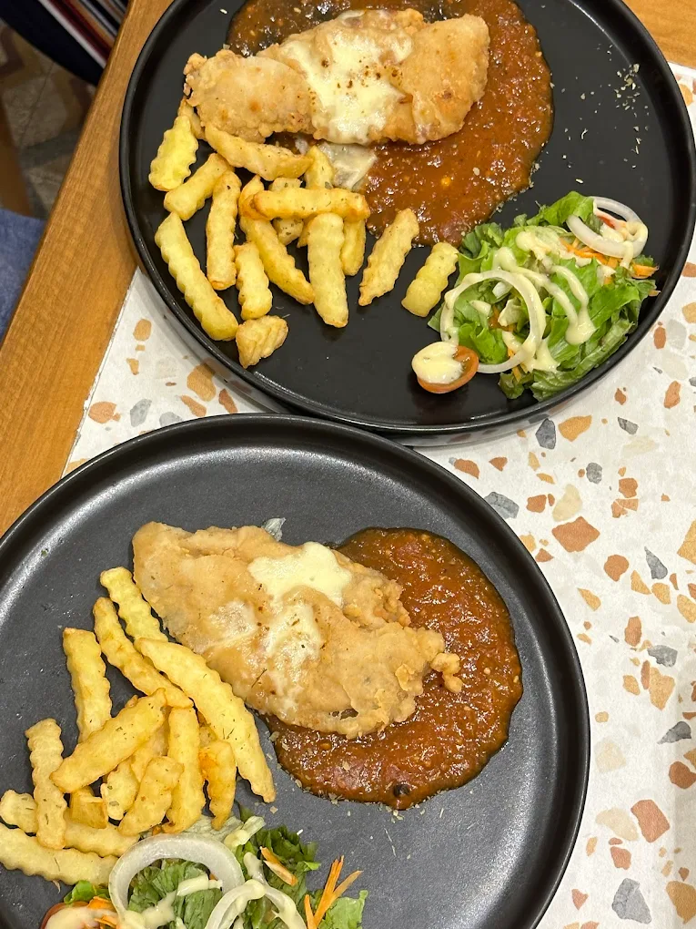 Hidangan fish and chips Baron House